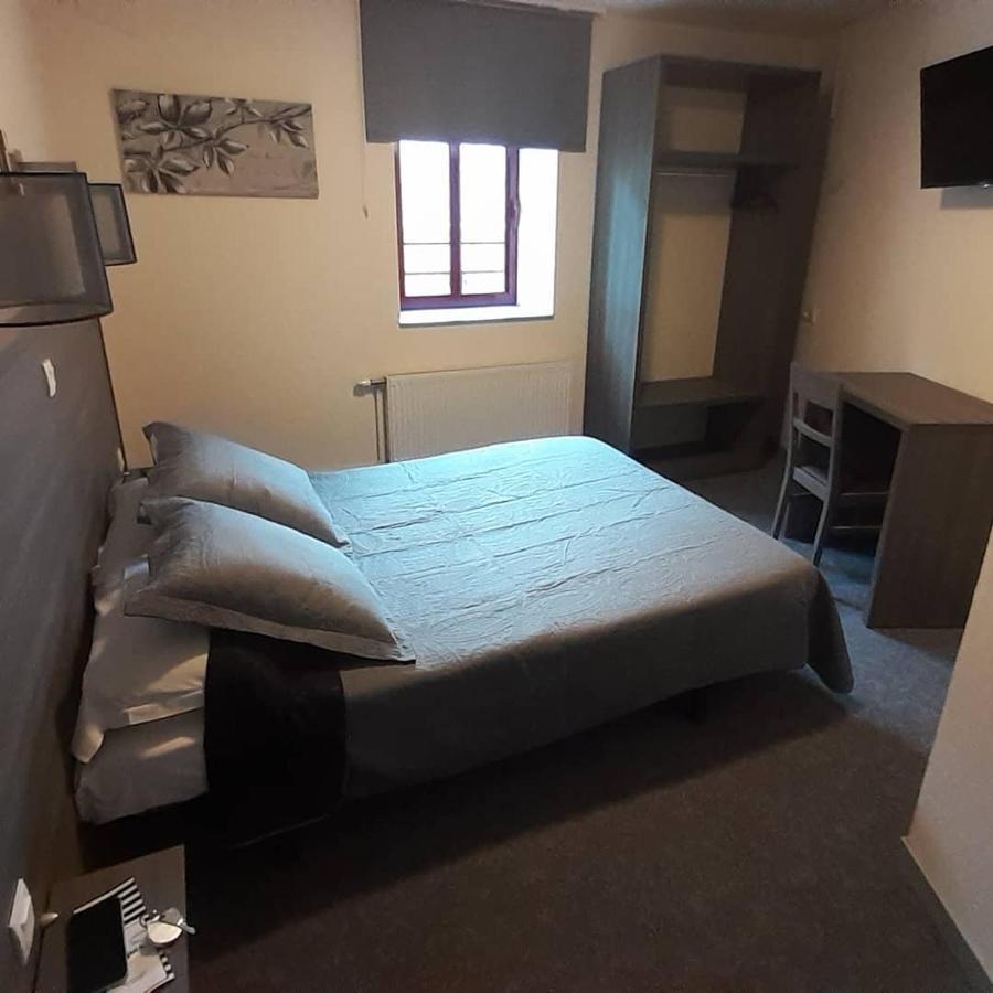 La Boule D'Or Hotell Pouzauges Rom bilde